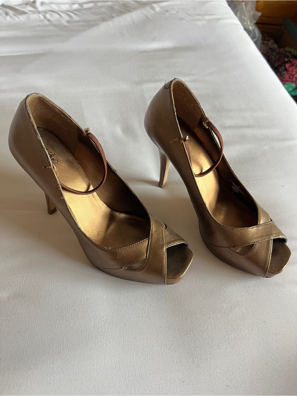 Mossimo Metallic Bronze Gold Peep Toe Platform High Heels Size 6
